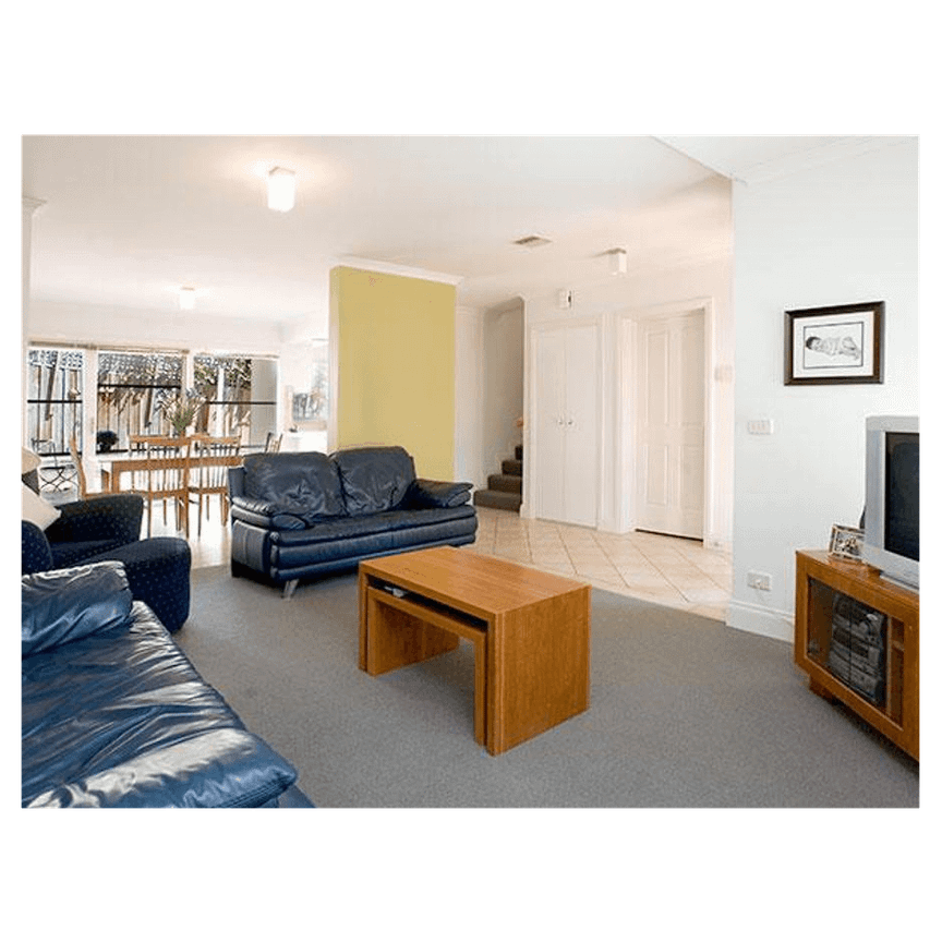 SPACIOUS TOWNHOUSE IN THE HEART OF HEIDELBERG - Photo 1