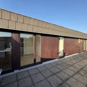 Großzügige 3 Zimmer DG-Wohnung mit 30 m² Terrasse, Lagerraum & Tiefgarage - Photo 3