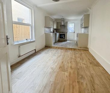 4 bedroom terraced house to rent - Photo 6