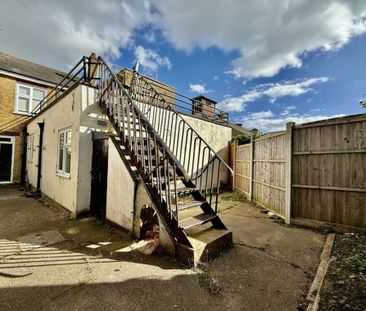 2 bed Flat Princes Street, Southend-on-Sea, SS1 - Photo 5