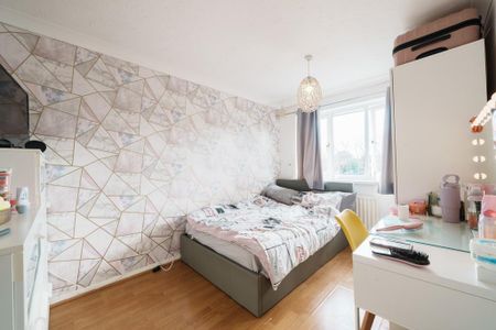 3 bedroom end of terrace house to rent - Photo 3