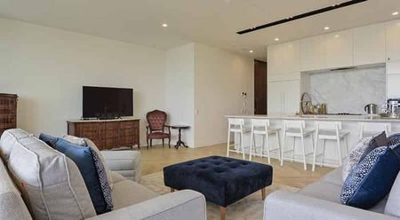 MAC Luxury - Fully Furnished and Basking in Natural light. - Photo 4