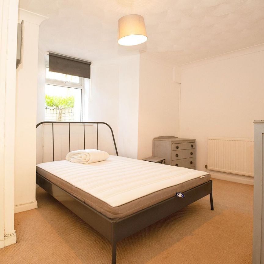 Severn Grove, Cardiff, CF11 - Photo 1