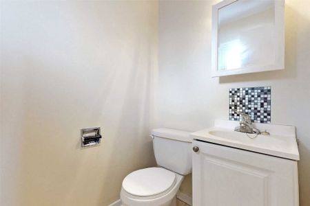 For Lease - 57 Ardgowan Crescent Unit# Main, Toronto, Ontario - Photo 4