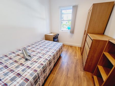 2 Bed Student Accommodation - Photo 4