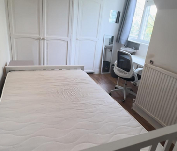 1 bedroom in a house share to rent - Photo 5