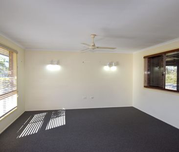 AFFORDABLE HOUSE IN QUIET CUL-DE-SAC IN SOUGHT AFTER SEAVIEW HEIGHTS - Photo 5