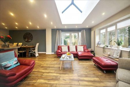 5 bedroom detached house to rent - Photo 4