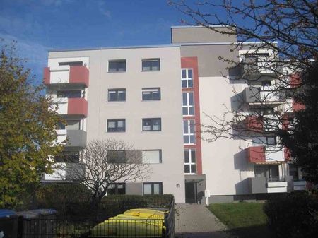 Schicke Erdgeschosswohnung mit Terrasse und Gartenanteil! - Photo 4