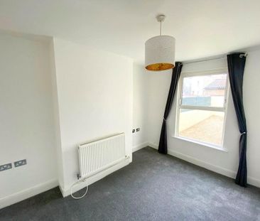 4 bedroom terraced house to rent - Photo 6