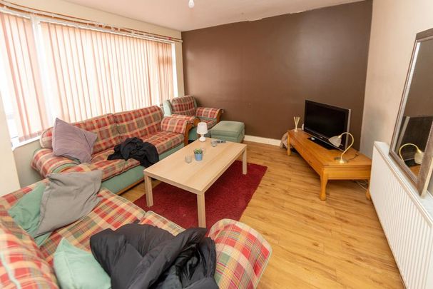 5 bedroom house to rent - Photo 1