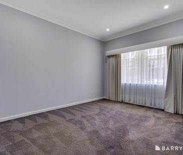 LARGE SPACIOUS 3 BEDROOM HOUSE - Photo 4