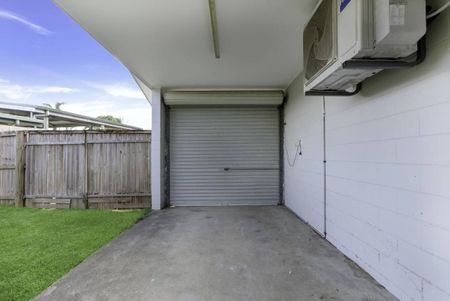 Large 3 Bedroom Home with Ensuite - Extra Office - Huge Block - Fully Fenced - Photo 2