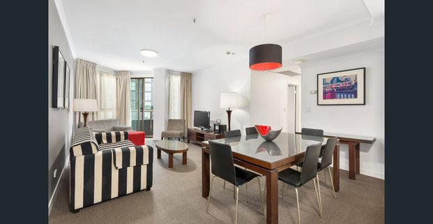 Residences @ 333 Exhibition St – Furnished 2 Bed/2 Bath Apartment incl water - Photo 1