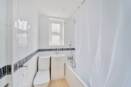 3 bedroom flat to rent - Photo 5