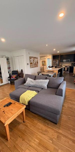 Logement sur 2 étages dans une maison à louer - Rénové en 2021 - Photo 1