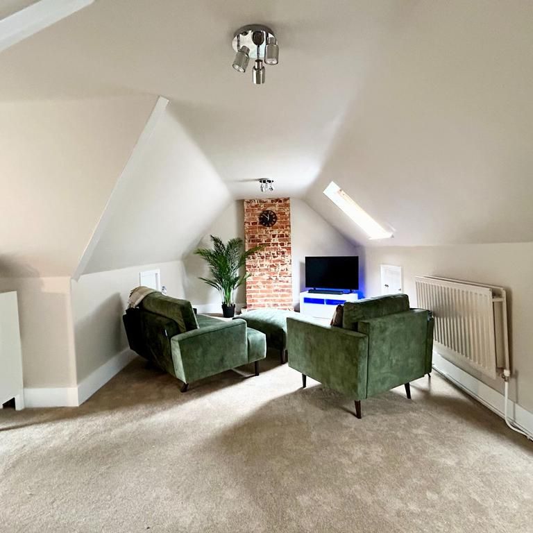 5 bedroom semi-detached house to rent - Photo 1