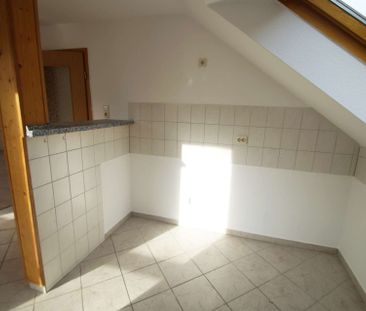 2-Zimmer-DG-Wohnung mit BALKON, offene Küche, Badewanne – frisch re... - Photo 2