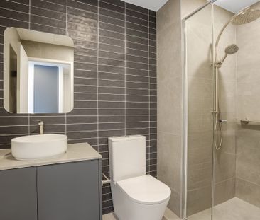 Stylish One-Bedroom Apartment with Stunning Mountain Views in Lyneham - Photo 4