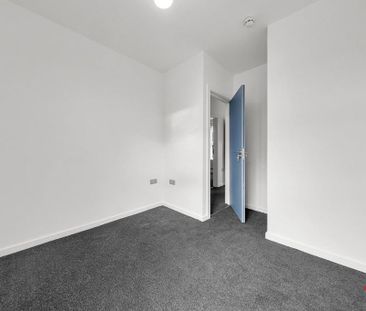 4 bedroom end of terrace house to rent - Photo 4