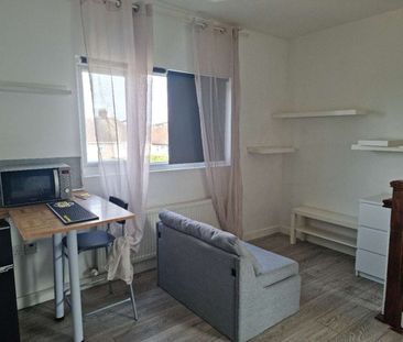 Studio Flat, Manor Farm Road, HA0 - Photo 1