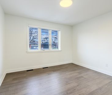 For Lease - 2218 Cliff Road, Mississauga, Ontario - Photo 1