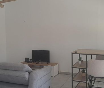 Location Maison 3 pièces 55m² LES ABYMES 97139 - Photo 2