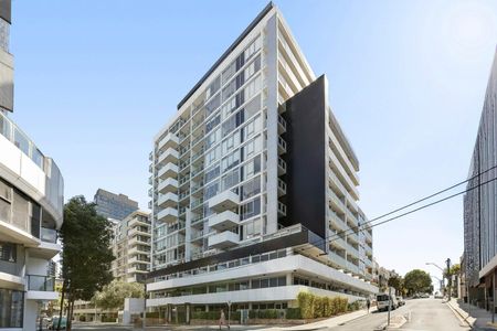 Light-Filled South Yarra Living Moments from Chapel Street - Photo 3