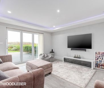 3 bedroom detached house to rent - Photo 2