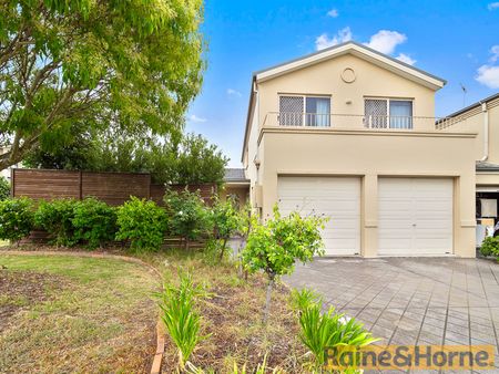 27 Thomas Francis Way, Rouse Hill, NSW 2155 - Photo 2