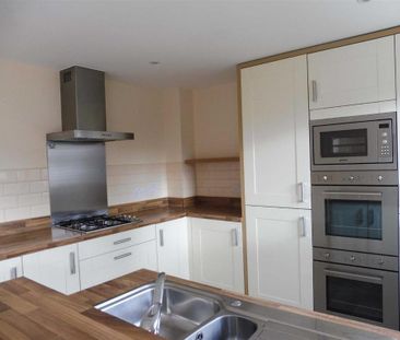 3 bedroom semi-detached house to rent - Photo 6