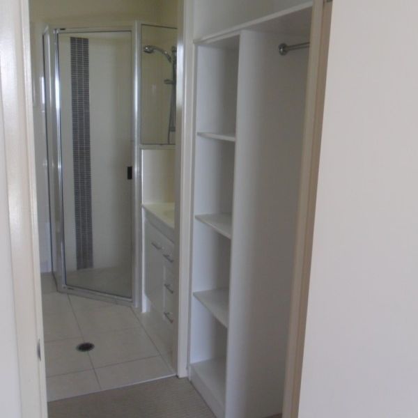 Spacious 4-Bedroom Family Home Near the Beach! - Photo 1