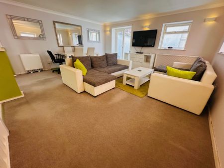 Old Christchurch Road, Bournemouth - Photo 3