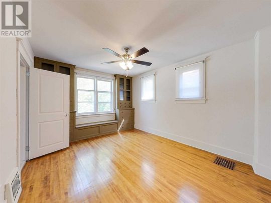 199 Pine St - 4 bed, 1.5 bath - STUDENT HOME - Photo 1