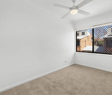 Townhouse living with privacy and space near Aggy's Corner cafe. - Photo 5