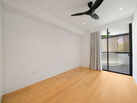 Brand New One Double Bedroom Apartment with Sunny Terrace and Parking - Photo 3