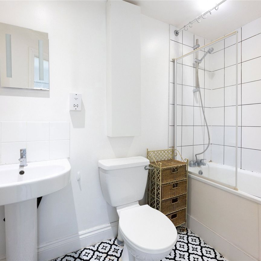 Clonmore Street, Southfields, SW18 flat to rent - Photo 1