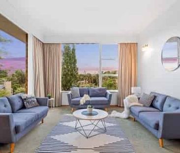 Large family 4 bedroom home close to the beach - Photo 1