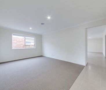 4 Veneto Grove, Greenvale VIC 3059 - House For Rent | Domain - Photo 1