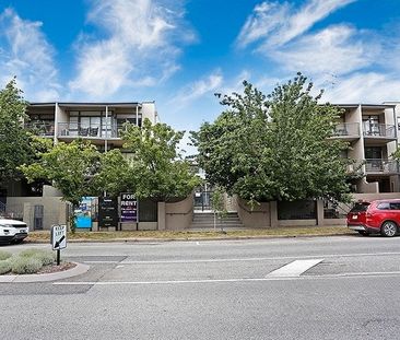 Stylish & Fully Furnished St Kilda Apartment – Just Move In! - Photo 4