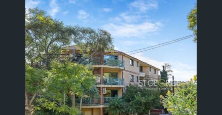 Ultra-convenient, Unbeatable Location - Photo 3