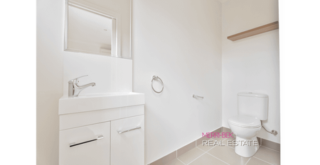 Stylish Street-Front Townhouse Close to All Amenities - Photo 3