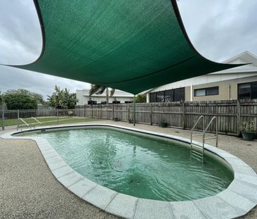 Large home with pool and close to the beach - Photo 2