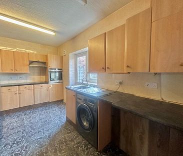 3 bedroom end of terrace house to rent - Photo 5