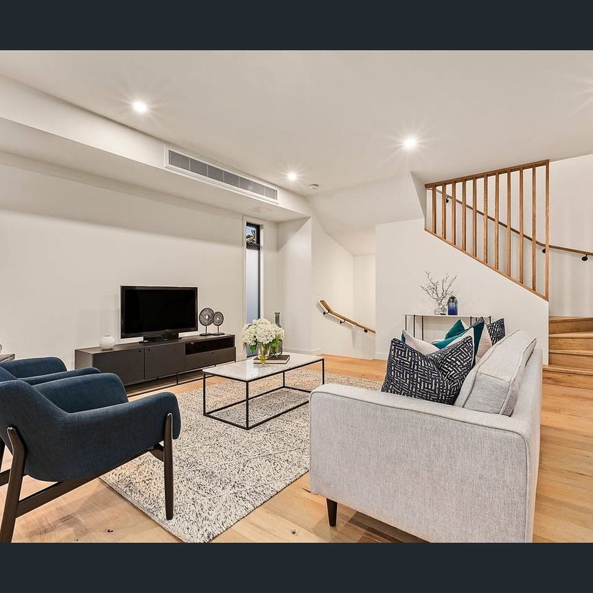 Architectural Luxury in a Coveted Malvern East Pocket - Photo 1