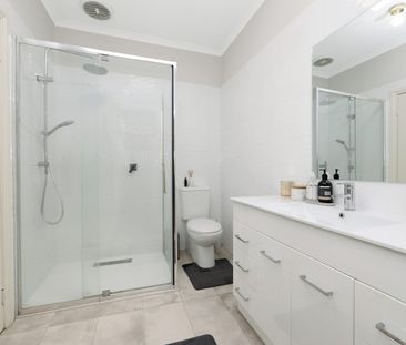 Lovely 3 Bedroom Unit in Prime Location - Photo 6