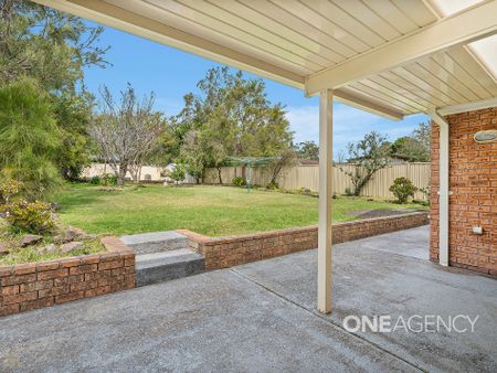 SPACIOUS THREE-BEDROOM HOME WITH LARGE ENTERTAINING AREA AND CLOSE TO THE WATER - Photo 5