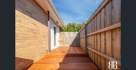 BEACHSIDE VILLA – PRIVATE & LIGHT FILLED - Photo 2