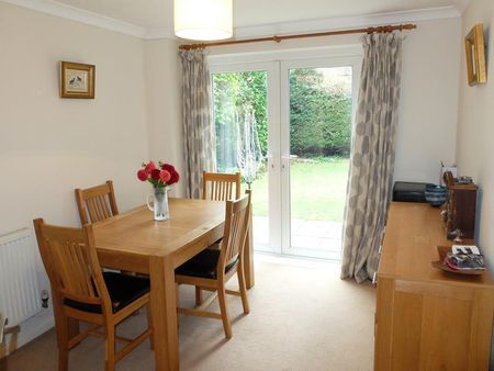 3 bedroom detached house to rent - Photo 3