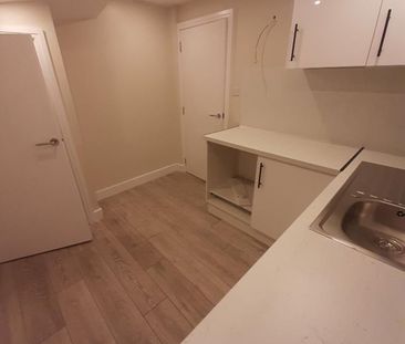 Studio Flat, Minster Rd, NW2 - Photo 5